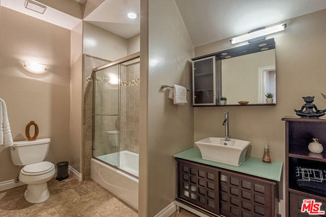 Image 11 of 29 For 11680 Montana Avenue 107