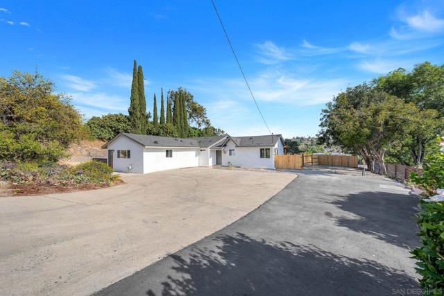 10183 Madrid Way, Spring Valley CA: https://media.crmls.org/mediaz/1751067e-32ee-4648-98a2-c122667968f6.jpg