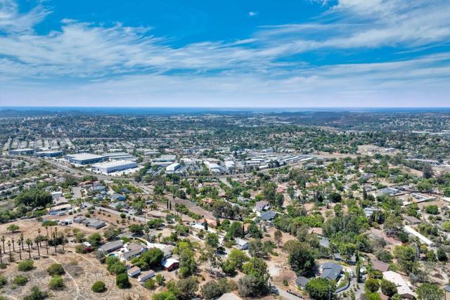 Detail Gallery Image 3 of 23 For 2345 Mira Sol Dr, Vista,  CA 92084 - 2 Beds | 2 Baths