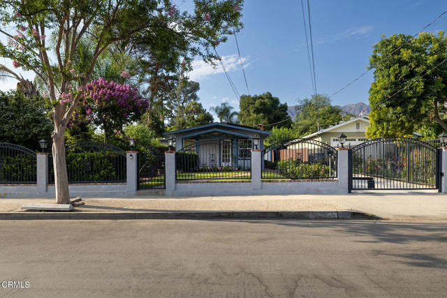259 Acacia Street, Altadena CA: https://media.crmls.org/mediaz/1751838a-629e-42aa-9a61-62a5b850a98a.jpg