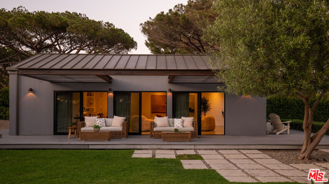 28036 Sea Lane Drive, Malibu CA: https://media.crmls.org/mediaz/1751b06f-d612-4559-a8c5-62406eaab549.jpg