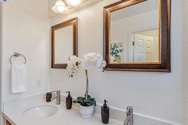 1657 Via Cortina, San Jose CA: https://media.crmls.org/mediaz/17520302-3957-4610-a796-ece3a896bf7a.jpg