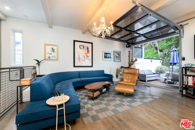 8328 Kirkwood Drive, Los Angeles CA: https://media.crmls.org/mediaz/17527277-0717-49fe-8728-6d1ec6a87a1f.jpg