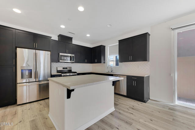 Detail Gallery Image 6 of 34 For 260 Townsite Promenade, Camarillo,  CA 93010 - 3 Beds | 2/1 Baths
