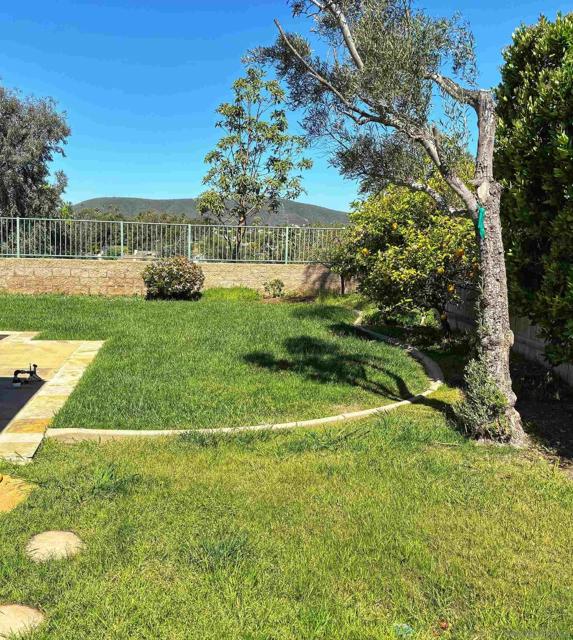 914 Lantana Ct, San Marcos CA: https://media.crmls.org/mediaz/1752dac1-6c7a-4896-ab1f-fa460d0067bd.jpg