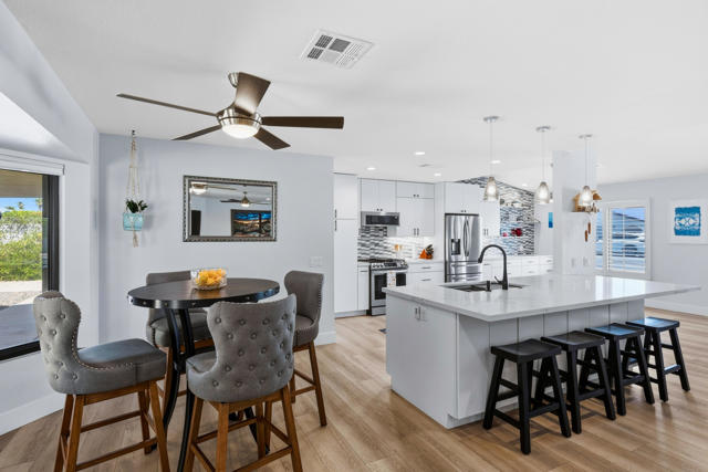2073 Acacia Road W, Palm Springs, CA 92262