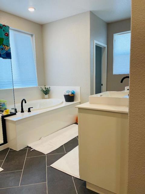 2749 Ambrosia Way, Fairfield CA: https://media.crmls.org/mediaz/1752fff1-a39b-4ba7-9d7b-1f8efa21fd10.jpg