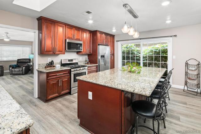 750 Mission Ave, Chula Vista CA: https://media.crmls.org/mediaz/175316e7-1891-49ba-8437-96939e3ea067.jpg