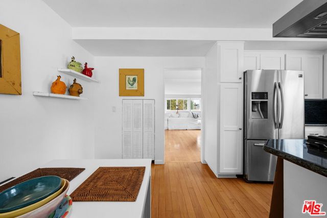 1225 Washington Avenue, Santa Monica CA: https://media.crmls.org/mediaz/17535534-7901-4d6c-8986-9ed0e2fe102a.jpg