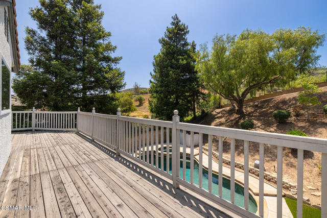 11554 Chestnut Ridge Street, Moorpark CA: https://media.crmls.org/mediaz/17537482-c1c3-4b4a-a1a6-77cc12d64256.jpg