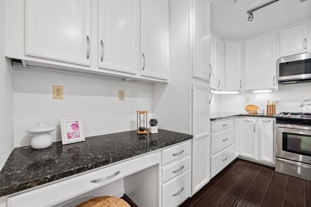 366 Sierra Vista Avenue, Mountain View CA: https://media.crmls.org/mediaz/17537fa7-9436-4976-9946-e1bce13ca65e.jpg