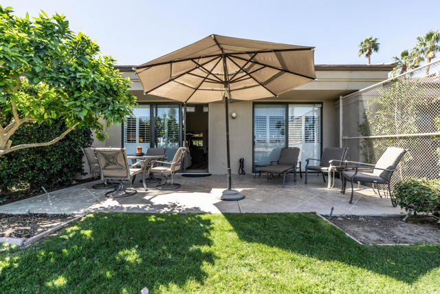 39432 Narcissus Way, Palm Desert CA: https://media.crmls.org/mediaz/1753b23e-324e-4619-a7bb-c576190c24ce.jpg