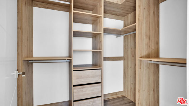 846 S Mariposa Avenue, Los Angeles CA: https://media.crmls.org/mediaz/17547fce-7b5f-47e5-b252-b0dbb7431dd7.jpg