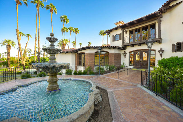 239 Santa Barbara Circle, Palm Desert, CA 92260