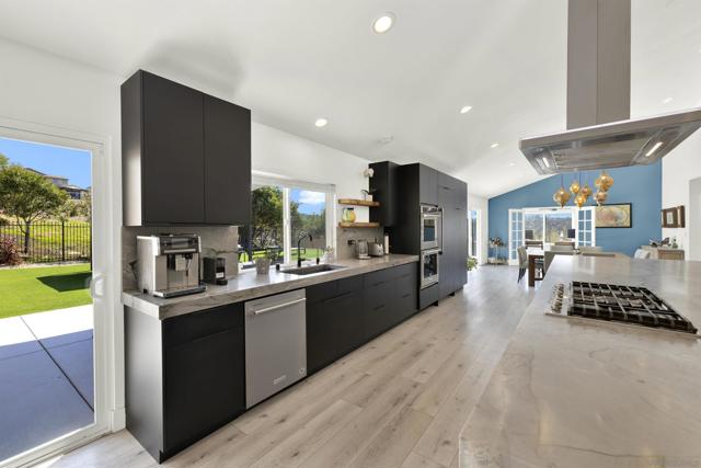 17351 Saint Andrews Dr, Poway CA: https://media.crmls.org/mediaz/1754edeb-6b81-461d-bf8a-add9196e8bde.jpg