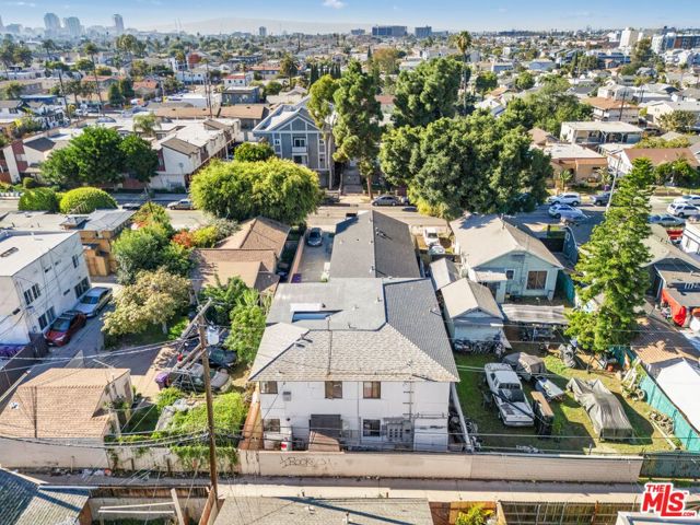1036 Cherry Avenue, Long Beach CA: https://media.crmls.org/mediaz/1755443b-2cc7-4deb-a6f5-8467f7eca633.jpg