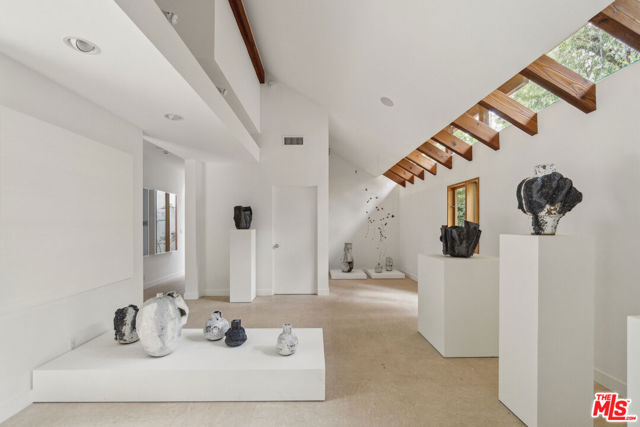 7728 Woodrow Wilson Drive, Los Angeles CA: https://media.crmls.org/mediaz/1755cc1b-6a66-4fe6-b5a3-3e6d89294841.jpg