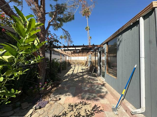 15 Lazy B Drive, Palm Desert CA: https://media.crmls.org/mediaz/1755f9b0-9fc5-4512-bd31-63e2bb396648.jpg