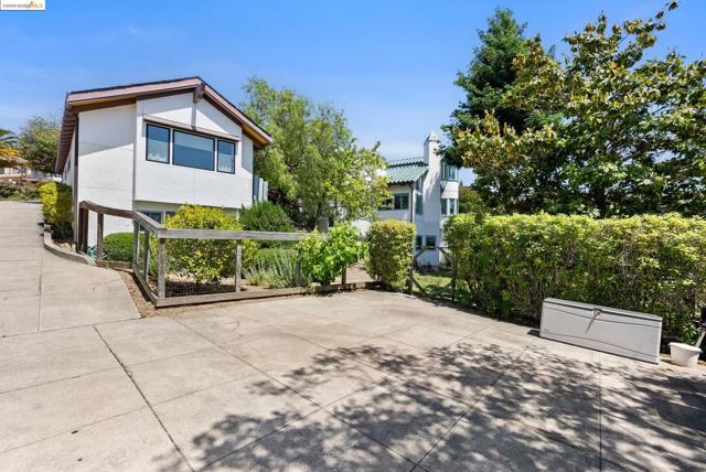 5729 Buena Vista Ave, Oakland, California 94618, 1 Bedroom Bedrooms, ,2 BathroomsBathrooms,Single Family Residence,For Sale,Buena Vista Ave,41060658