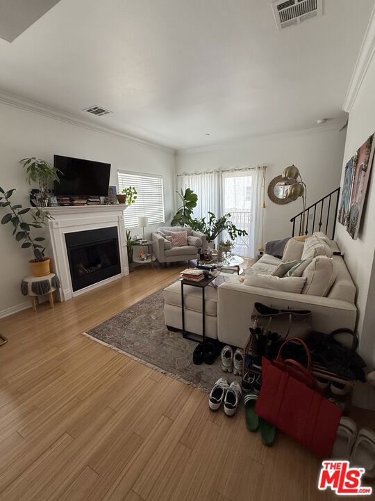 10835 Camarillo Street, North Hollywood CA: https://media.crmls.org/mediaz/17564edc-3ba0-49b8-bc48-373874c7a817.jpg