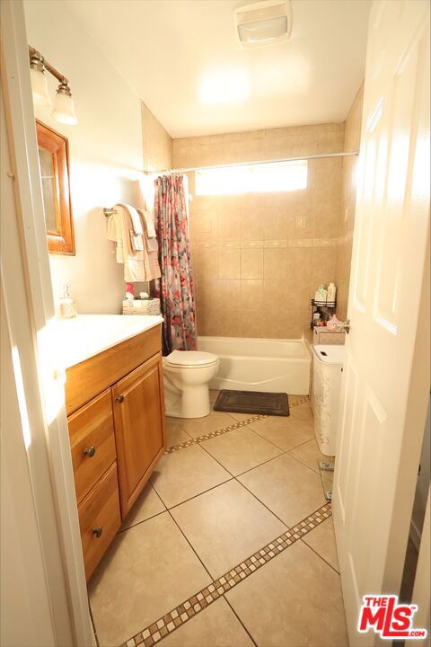 1855 Corinne Avenue, Long Beach CA: https://media.crmls.org/mediaz/1756e202-a760-4fc4-b769-e50450c280cd.jpg