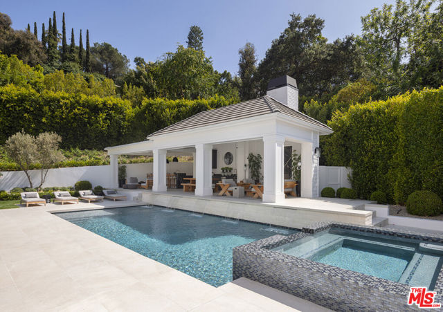 9520 Hidden Valley Road, Beverly Hills CA: https://media.crmls.org/mediaz/17572ae8-042a-40f3-8364-ec5a52393695.jpg