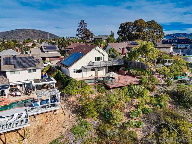 12835 Via Caballo Rojo, San Diego CA: https://media.crmls.org/mediaz/17575562-b4d5-4931-85e6-a892996a9ba1.jpg