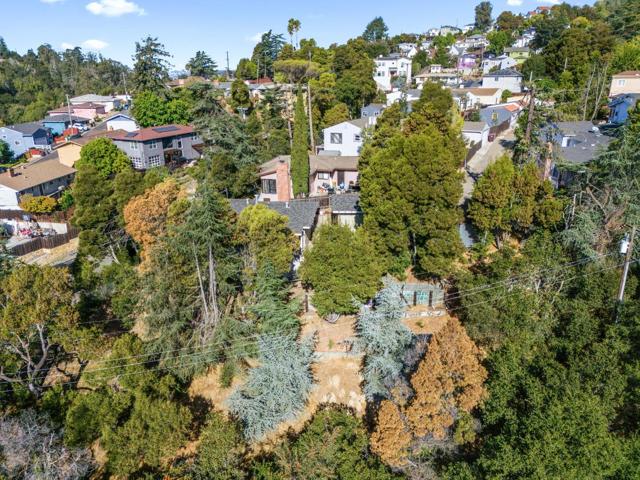 9560 Alcala Avenue, Oakland CA: https://media.crmls.org/mediaz/17584949-13e0-4a72-86f5-8712c3507523.jpg