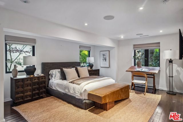 7840 Torreyson Drive, Los Angeles CA: https://media.crmls.org/mediaz/17586845-832a-4568-a0f8-c314e6f1a15f.jpg