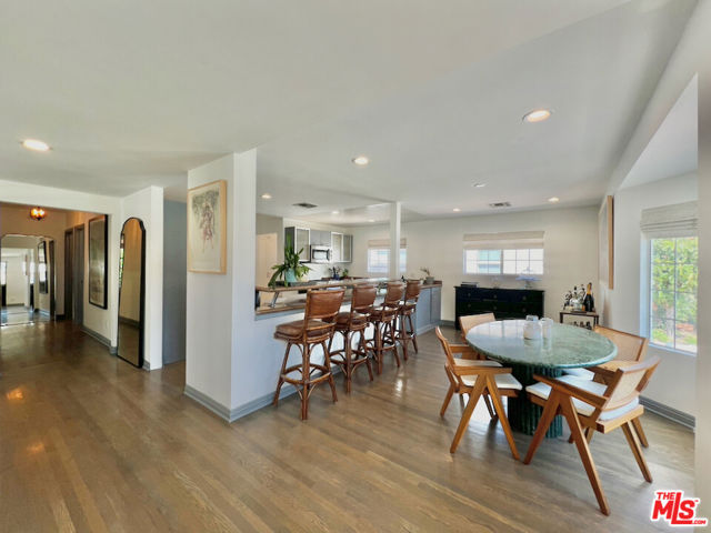 18033 Rosita Street, Encino CA: https://media.crmls.org/mediaz/1758db87-47d2-4d56-af0f-ba449f150c6f.jpg