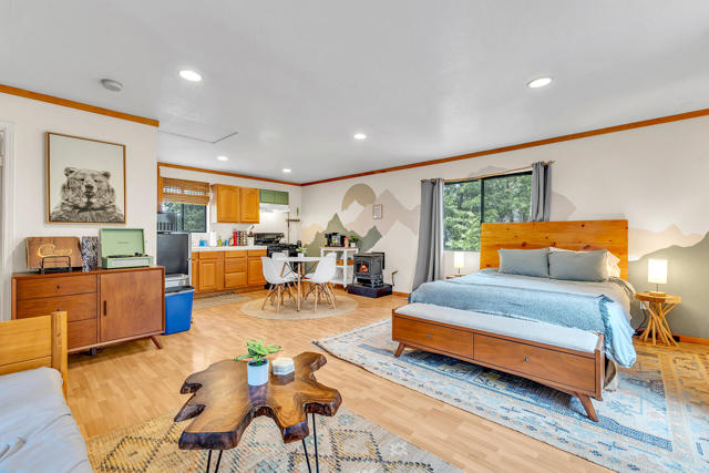 53962 Marian View Drive, Idyllwild CA: https://media.crmls.org/mediaz/175944b3-2df5-4d89-b466-435bb9d1c58a.jpg