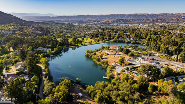 356 Laguna Terrace, Simi Valley CA: https://media.crmls.org/mediaz/1759765c-6e01-437a-99ae-5e271d2cdaf4.jpg
