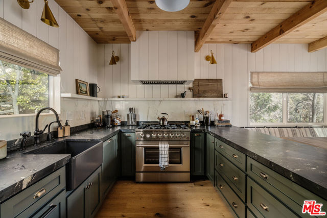 28805 North Shore Road, Lake Arrowhead CA: https://media.crmls.org/mediaz/175a0bba-bc12-4731-a5ec-b6fafae89ee6.jpg