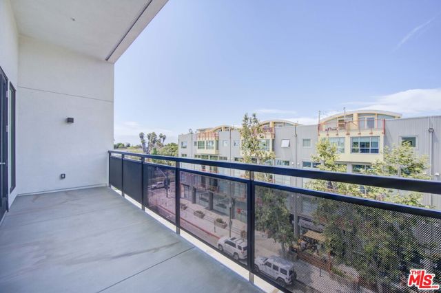 160 S Ventura Avenue, Ventura CA: https://media.crmls.org/mediaz/175ac828-89b8-432d-ac4b-6fa3872e44f9.jpg