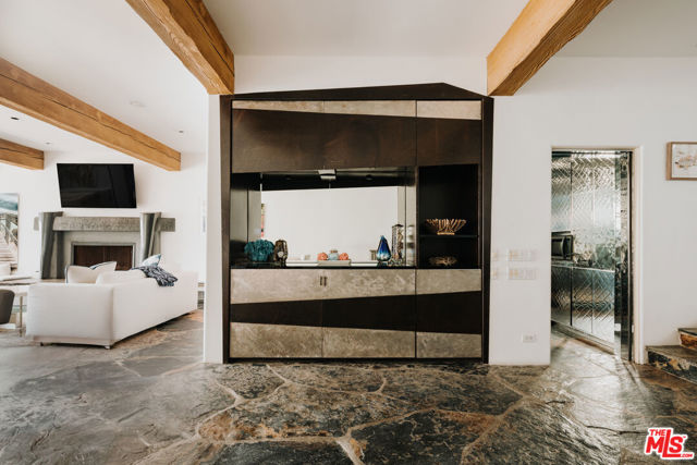 23614 Malibu Colony Road, Malibu CA: https://media.crmls.org/mediaz/175ae664-7a85-498a-bb7d-ae7dcd5ce297.jpg