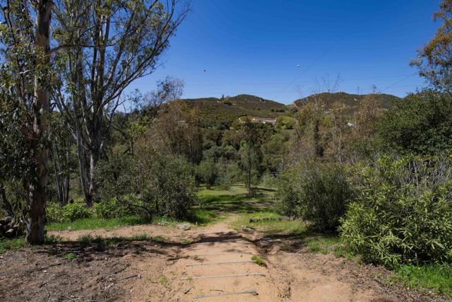 25311 Jesmond Dene Road, Escondido CA: https://media.crmls.org/mediaz/175b262c-6afd-407b-9d54-f6972848dd0e.jpg
