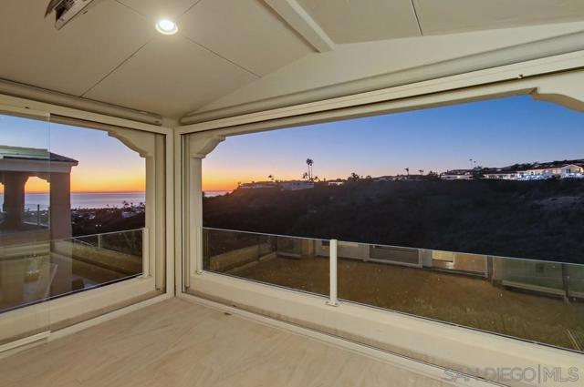 5448 Caminito Bayo, La Jolla CA: https://media.crmls.org/mediaz/175b7c7e-f186-4cce-a96e-15a47a84814c.jpg