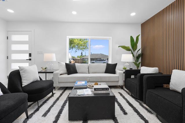 450 Lancaster Way, Redwood City CA: https://media.crmls.org/mediaz/175bd7a9-4717-438e-99b5-7dc7a2150743.jpg