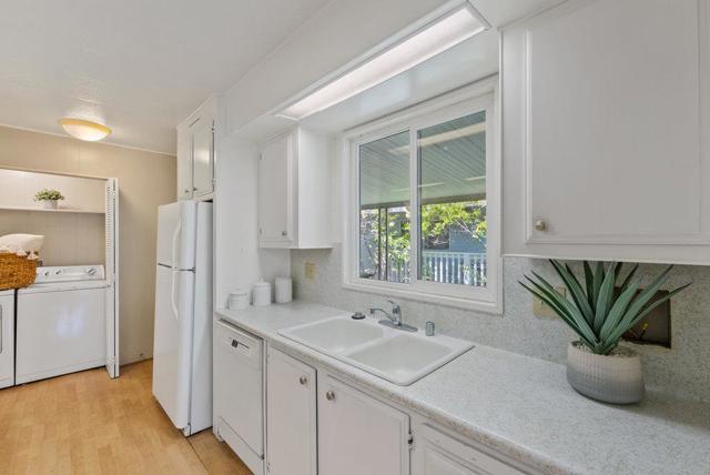 444 Whispering Pines, Scotts Valley CA: https://media.crmls.org/mediaz/175bdf26-fde2-4ded-87df-fc517273101f.jpg