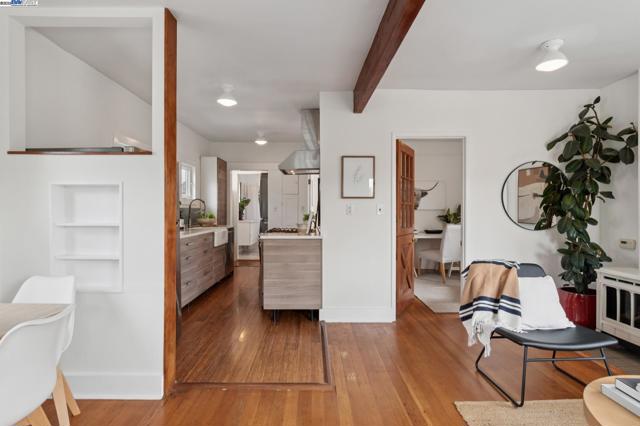 951 Madison St, Albany CA: https://media.crmls.org/mediaz/175bf7dc-df29-4cb4-aaeb-1b97d5422b5d.jpg