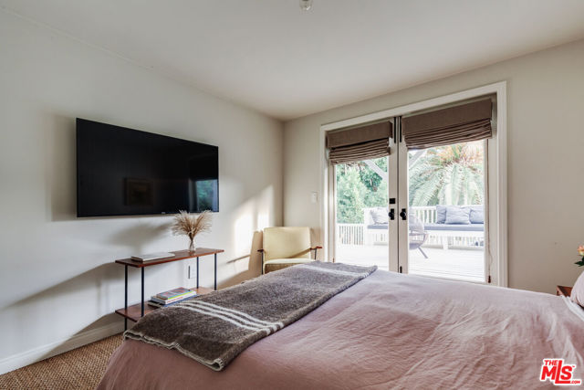 3629 Serra Road, Malibu CA: https://media.crmls.org/mediaz/175c00fb-fa4f-4297-b130-d9c68f401178.jpg