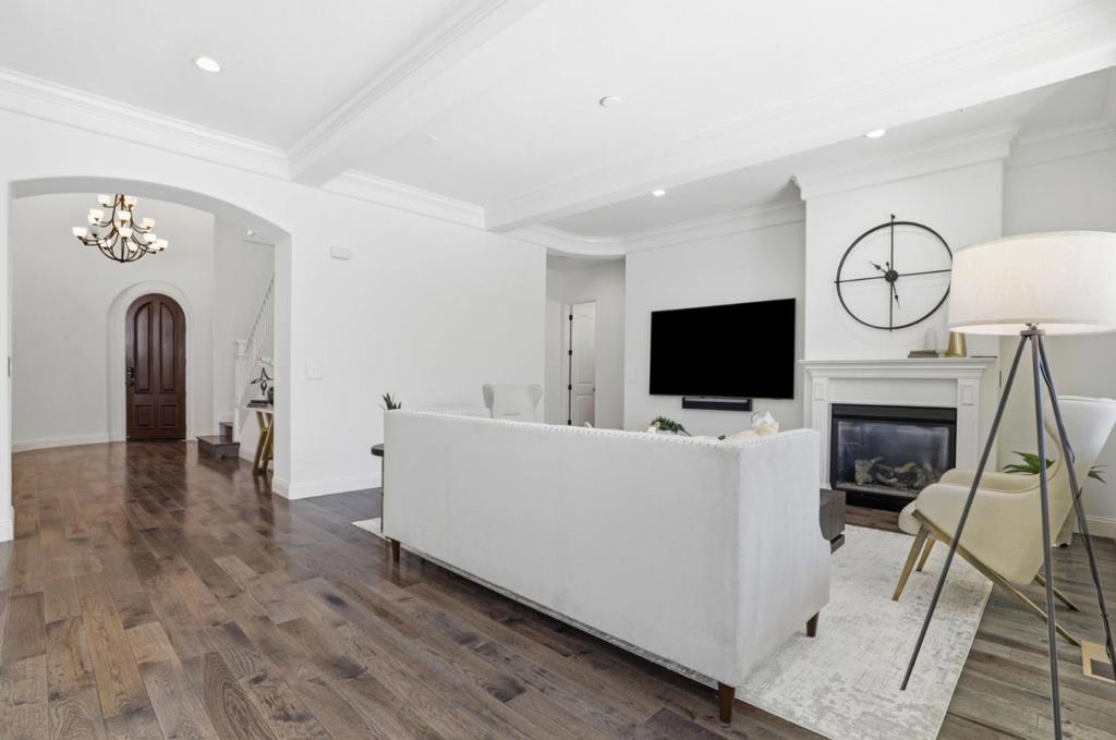 https://media.crmls.org/mediaz/175c1ba0-c08b-4903-9ae5-0b30e0fae3d1.jpg?preset=X-Large