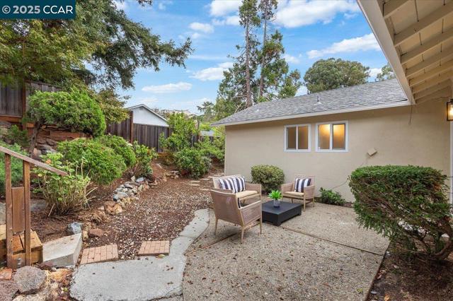 2326 Bramble Ct, Castro Valley CA: https://media.crmls.org/mediaz/175c75c6-c337-459d-96bf-f5aaf1268473.jpg