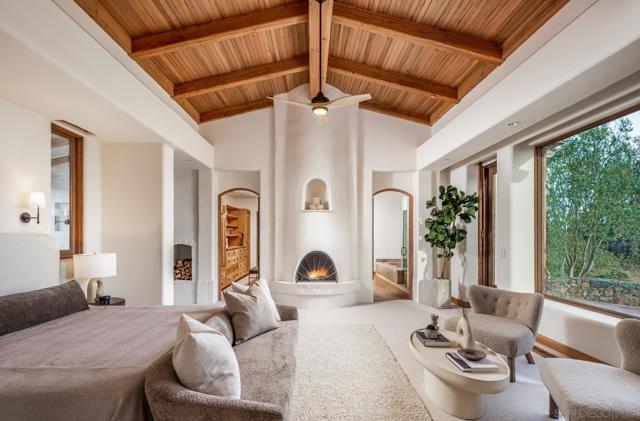 6884 El Camino Del Norte, Rancho Santa Fe CA: https://media.crmls.org/mediaz/175cb58e-7adc-45fa-b70b-91cdff9348c8.jpg