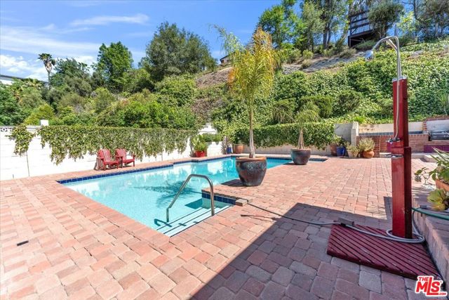 23264 Calvert Street, Woodland Hills CA: https://media.crmls.org/mediaz/175ceca7-2031-4249-ac78-d2edbac284e2.jpg