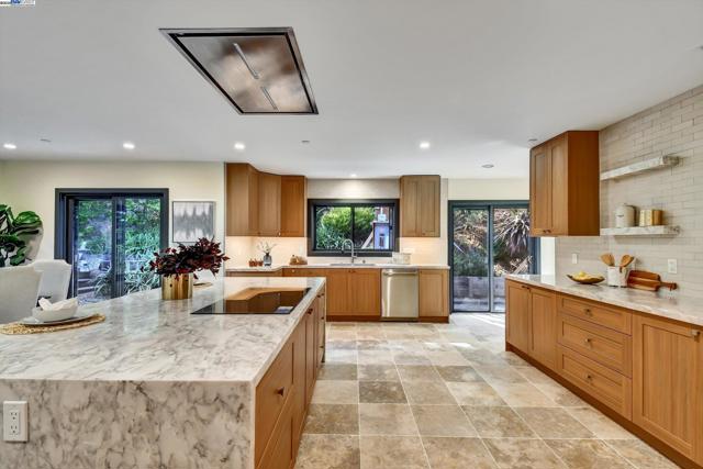 148 Auburn St, San Rafael CA: https://media.crmls.org/mediaz/175cfbbe-16a6-4816-9641-fd27f5d52996.jpg