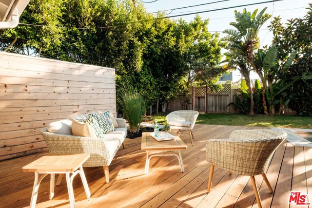 3625 Berryman Avenue, Los Angeles CA: https://media.crmls.org/mediaz/175d1dec-8b48-41b7-ae6d-28d9131c14dd.jpg