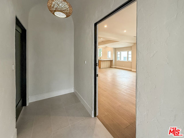 150 N Arnaz Drive, Beverly Hills CA: https://media.crmls.org/mediaz/175e2c04-7a0e-4db8-bf68-ae4bff6b3258.jpg