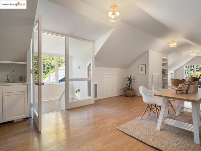 120 Hazel Ln, Piedmont CA: https://media.crmls.org/mediaz/175e52d5-a2c6-4cf4-bf21-1733f0bb8d1b.jpg