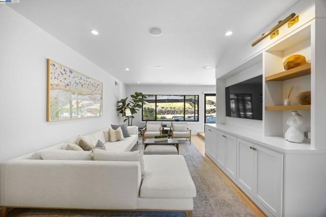 4149 Moselle Ct, Pleasanton CA: https://media.crmls.org/mediaz/175e557f-ce52-44b0-a51c-50a0162e4503.jpg